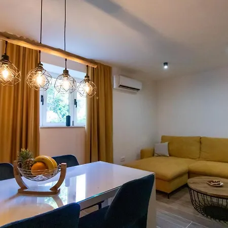 Apartman Lily Center *